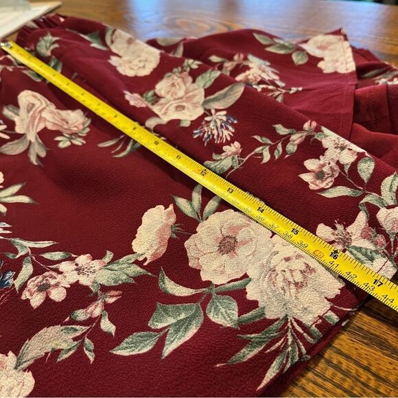 Floral Halter mini Dress in Burgundy with open back - Picture 8 of 12